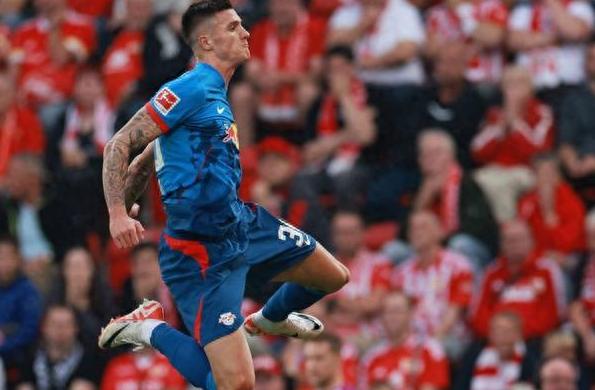 开云-哈兰德重返赛场，出色发挥首场状态出色，独行侠观众沸腾！